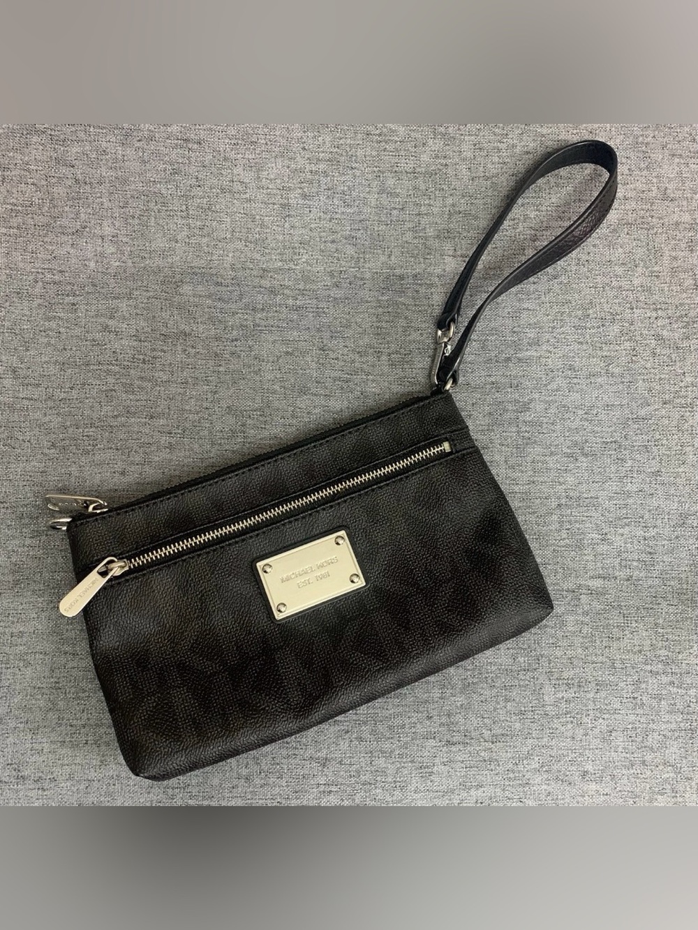 Michael Kors Black Gray Jet Set Wristlet Clutch Silver Tone Hardware Wallet Bag